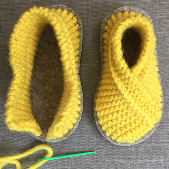 Easy Knit Baby Slippers in Gold Sparkle Yarn – Joe's Toes US
